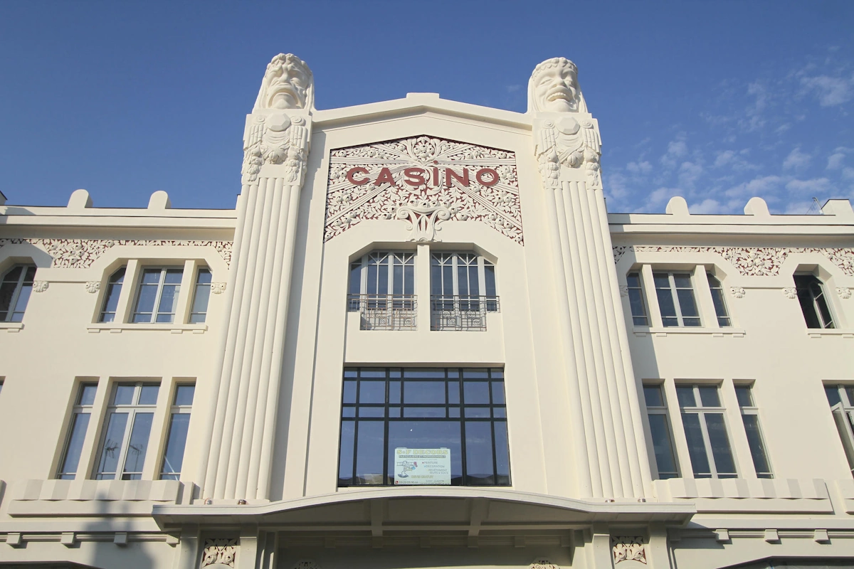 08-LanciencinmaLeCasino Photos